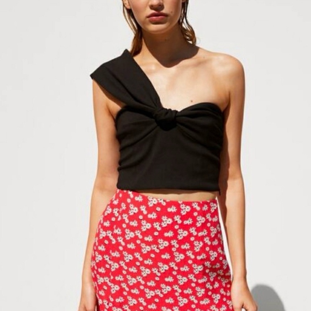 Zara Black One-Shoulder Cropped Top